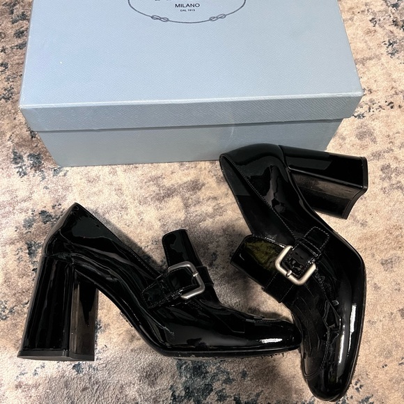 Prada - Picture 2 of 5